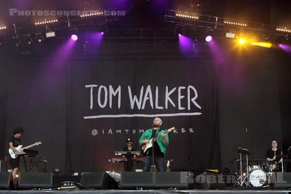 TOM WALKER - 2018-07-22 - PARIS - Hippodrome de Longchamp - Main Stage 2 - 